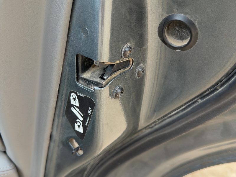 1998-2004 Cadillac Seville Rear Door Latch RH
