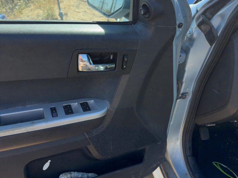 2008 Mercury Mariner Front Door Trim Panel LH