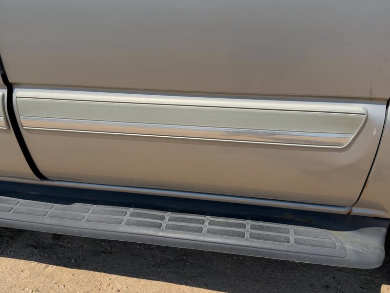 2005 Chevy/gmc Suburban 1500 Series Rear Door Moulding LH