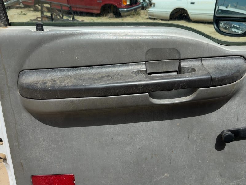 2005-2007 Ford F350 Super Duty Pickup Front Door Trim Panel LH