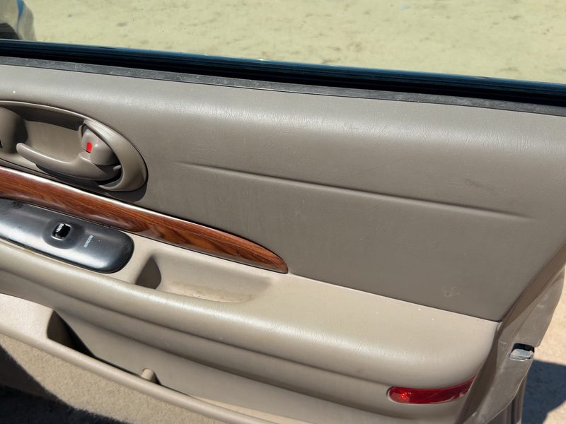 2000-2002 Buick Lesabre (80 & Up) Front Door Trim Panel RH