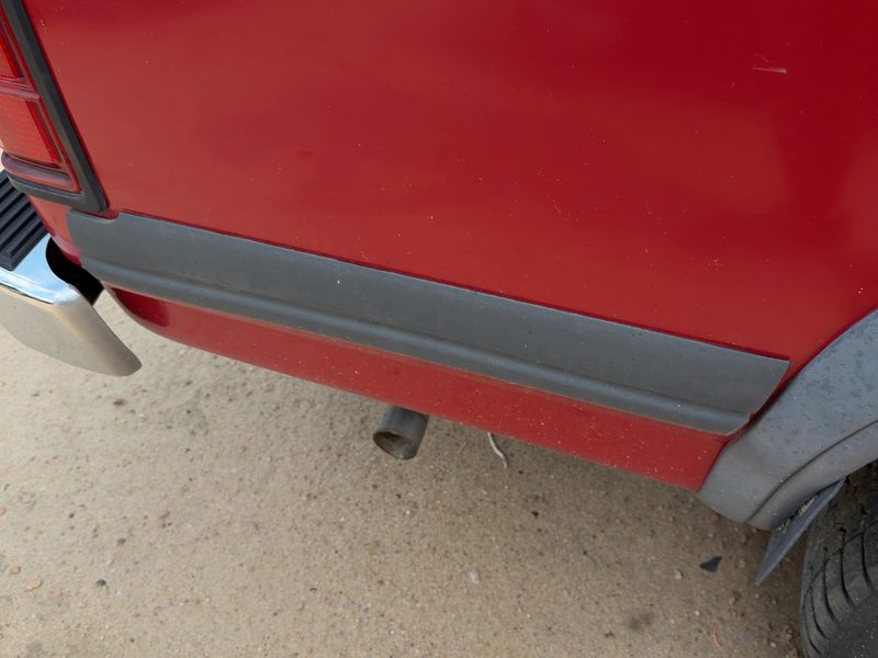 1991 Dodge Dakota (mid-size) Quarter Panel Moulding RH