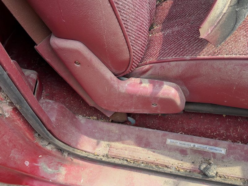 1991 Dodge Dakota (mid-size) Seat Track RH