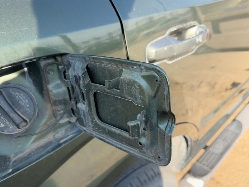2003-2009 Kia Sorento Fuel Tank Door