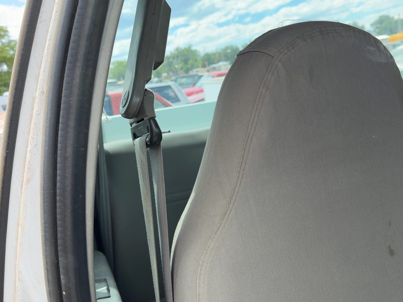 2005 Ford F350 Super Duty Pickup Front Seat Belt RH
