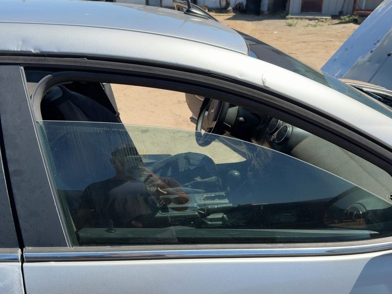 2005-2010 Pontiac G6 Front Door Glass/Window RH