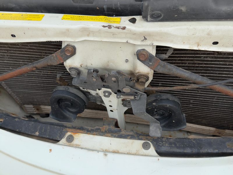 2000-2004 Infiniti I30 Radiator Support