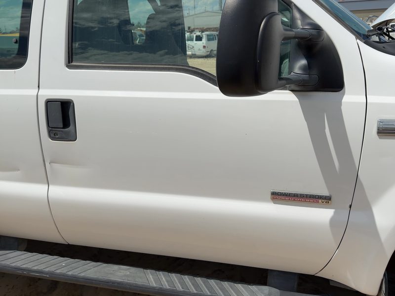 2005 Ford F350 Super Duty Pickup Front Door RH