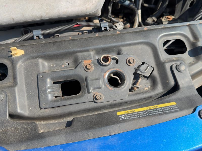 2002-2005 Saturn Vue Radiator Support