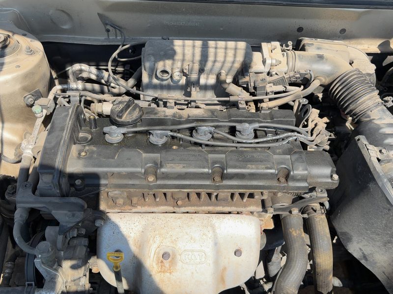 2001-2003 Hyundai Elantra Cylinder Head