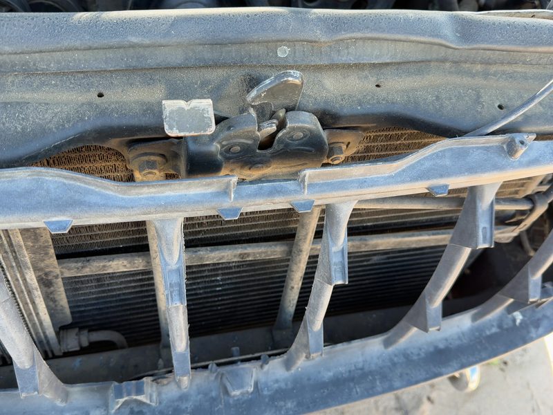 1999-2004 Jeep Grand Cherokee Radiator Support