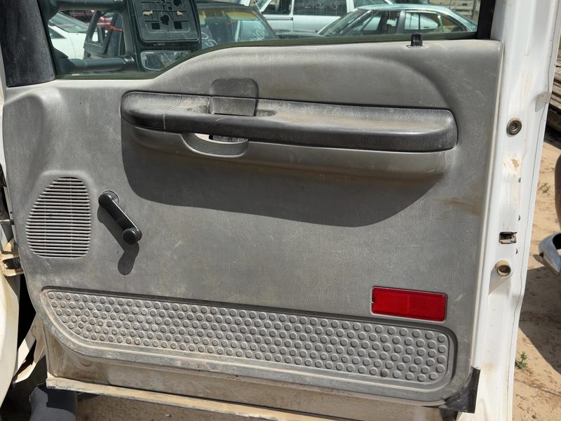 2005-2007 Ford F350 Super Duty Pickup Front Door Trim Panel RH