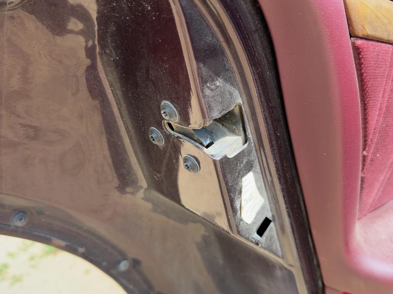 1994 Oldsmobile Eighty-eight (80 & Up) Rear Door Latch LH