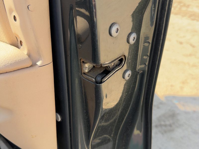 2000-2006 BMW X5 Front Door Latch RH