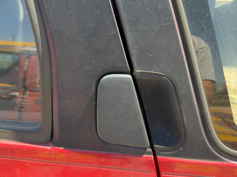 1994 Nissan Pathfinder Outside Door Handle LH