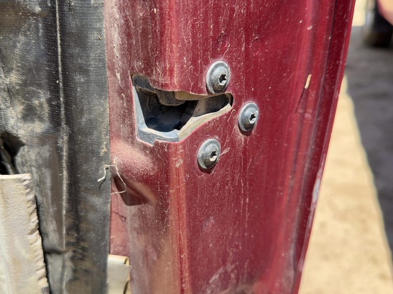 2003 Chevrolet Venture Front Door Latch RH
