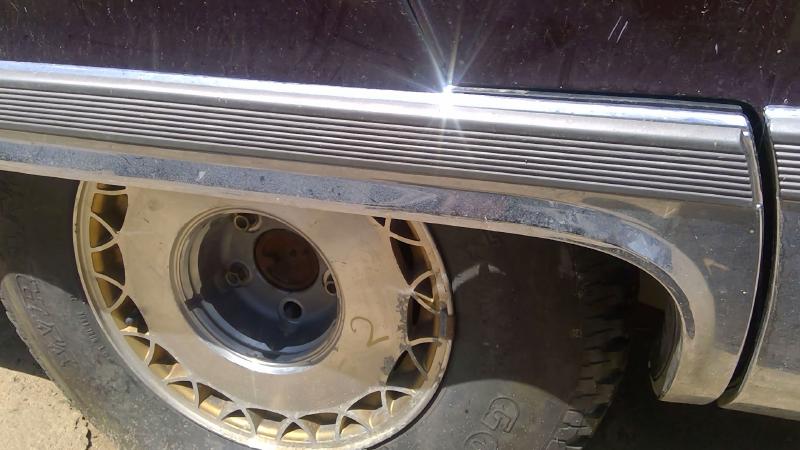 1993 Cadillac Fleetwood (80 & Up) Quarter Panel Moulding RH