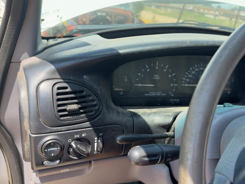 1996-2000 Chrysler Town & Country Dash Panel