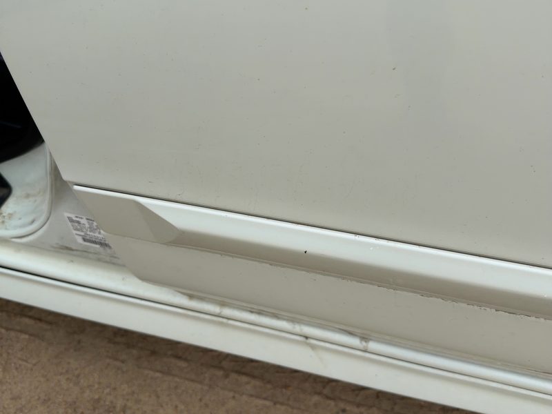 2000-2001 Infiniti I30 Rear Door Moulding LH