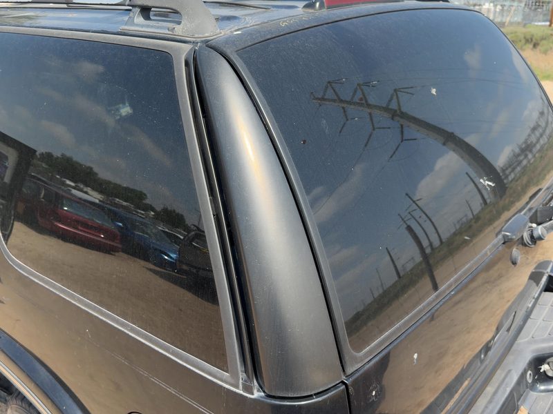 2001 Blazer S10/jimmy S15 Quarter Panel Moulding LH