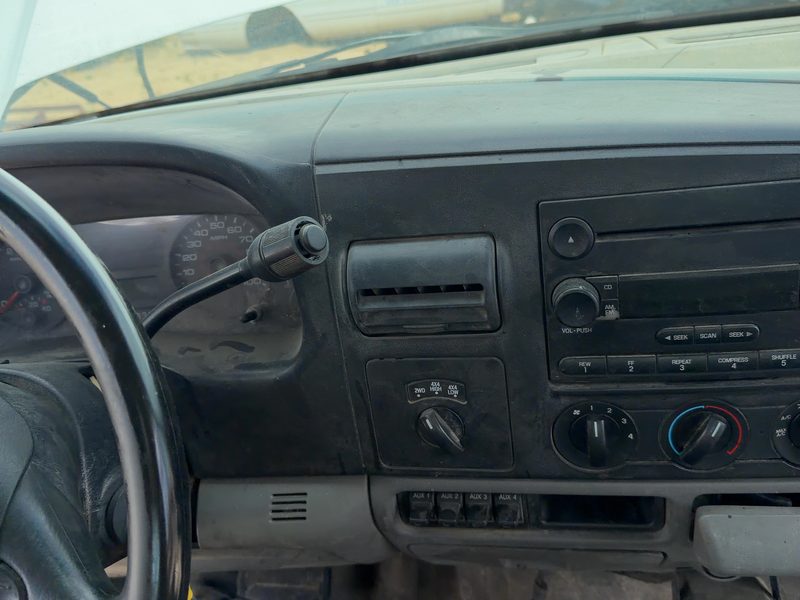 2005-2007 Ford F350 Super Duty Pickup Dash Panel