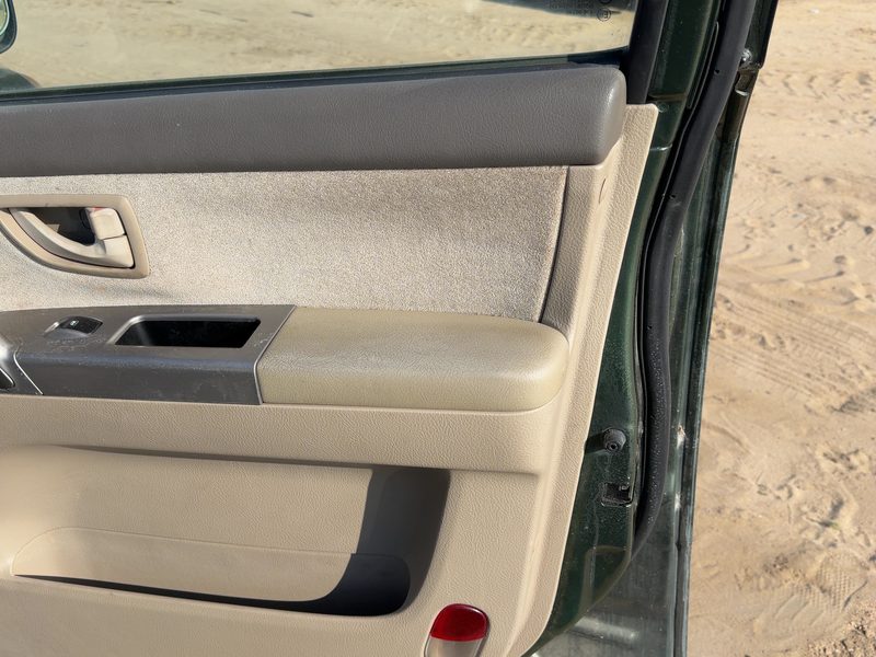 2005-2006 Kia Sorento Front Door Trim Panel RH
