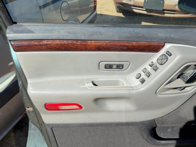 2002-2003 Jeep Grand Cherokee Front Door Trim Panel LH