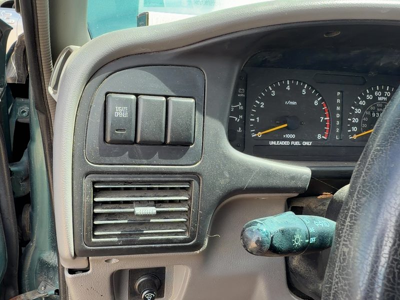 1995-1997 Isuzu Rodeo Dash Panel
