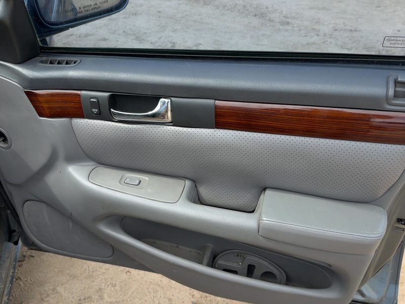 2001-2003 Cadillac Seville Front Door Trim Panel RH