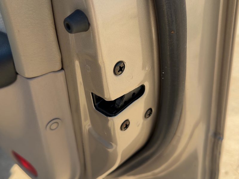 2001-2003 Hyundai Elantra Front Door Latch RH