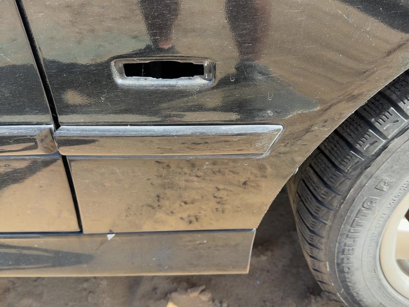 1997-2003 BMW 530i Fender Moulding RH
