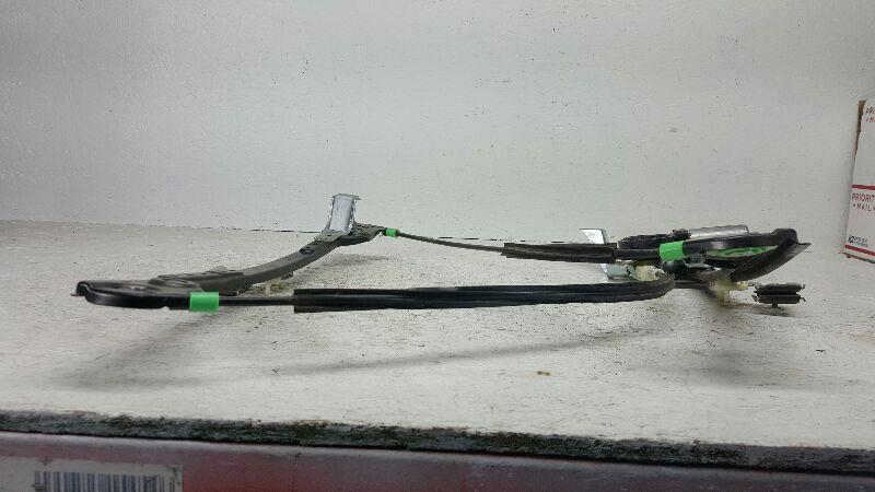 2004-2006 Chrysler Pacifica Front Door Regulator RH