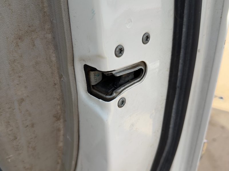 2008-2011 Chrysler Town & Country Front Door Latch RH