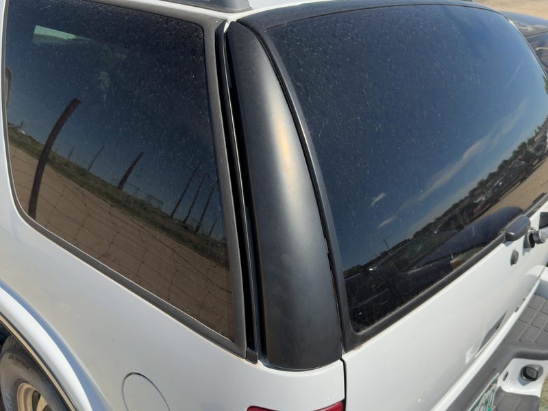 2001 Blazer S10/jimmy S15 Quarter Panel Moulding LH