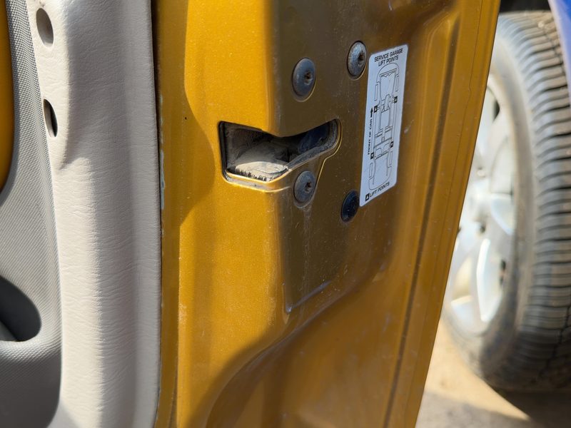 2002 Pt Cruiser Front Door Latch RH