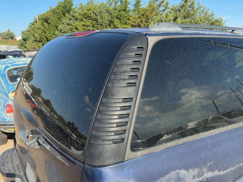 2003 Chevy/gmc Suburban 1500 Series Quarter Panel Moulding RH