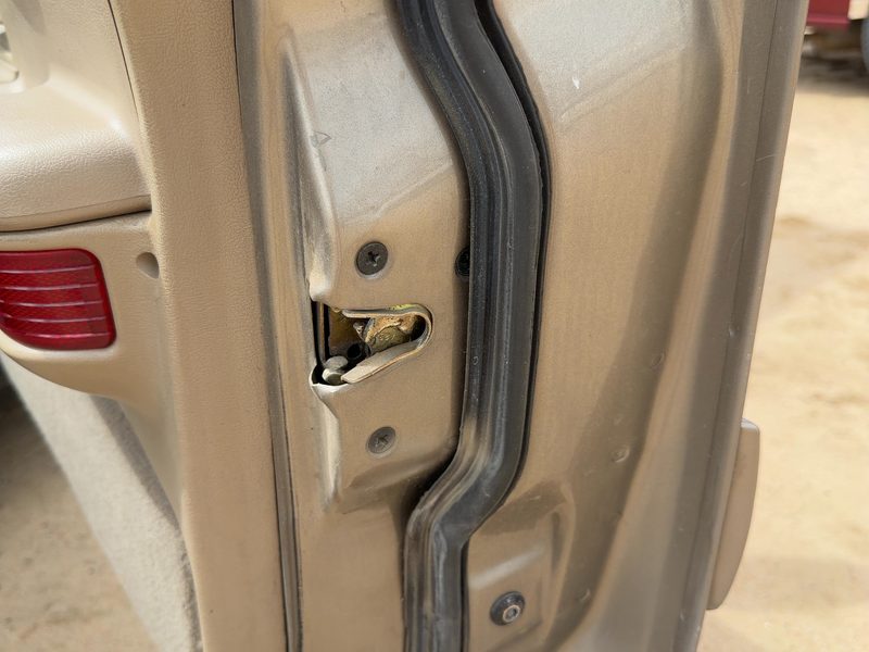 1998-2006 Mercury Grand Marquis (79 & Up) Front Door Latch RH