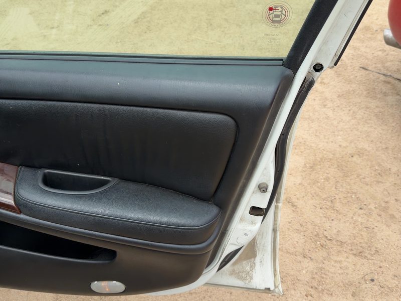 2000-2001 Infiniti I30 Front Door Trim Panel RH