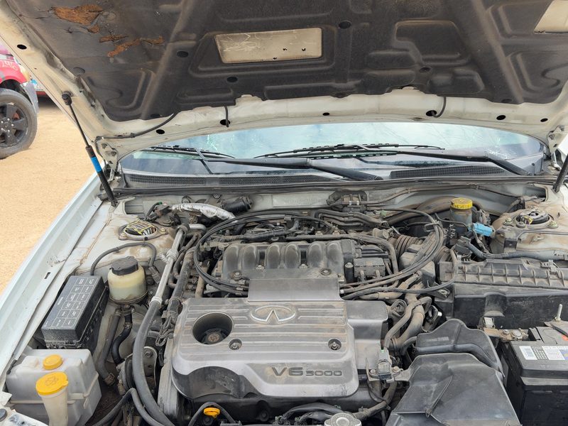 2000-2004 Infiniti I30 Hood Hinge RH