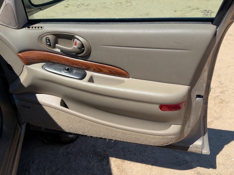 2000-2002 Buick Lesabre (80 & Up) Front Door Trim Panel RH