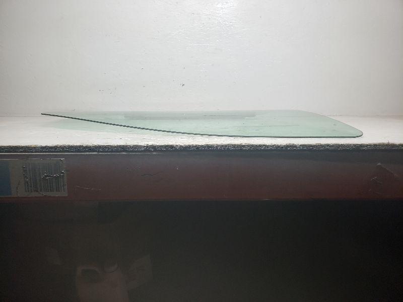1995-2002 Ford Windstar Front Door Glass/Window RH