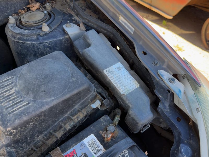 2004-2008 Toyota Matrix Engine Fuse Box
