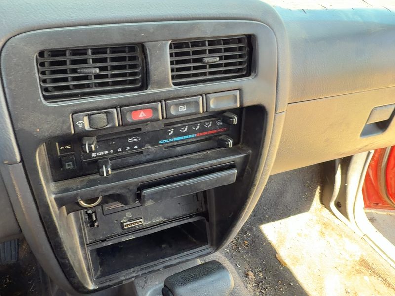 1994-1995 Nissan Pathfinder Dash Panel
