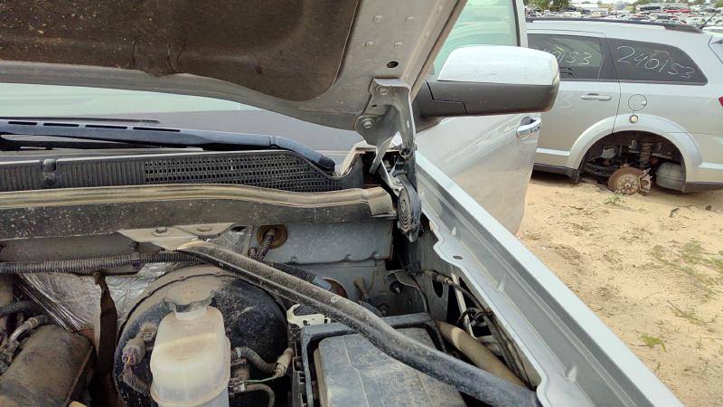 2014-2019 Chevrolet 1500 Silverado Pickup Hood Hinge RH