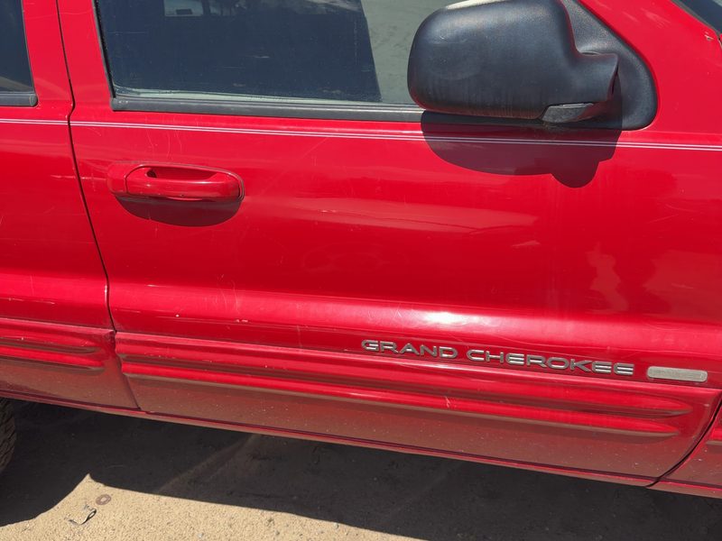 1999-2004 Jeep Grand Cherokee Front Door RH