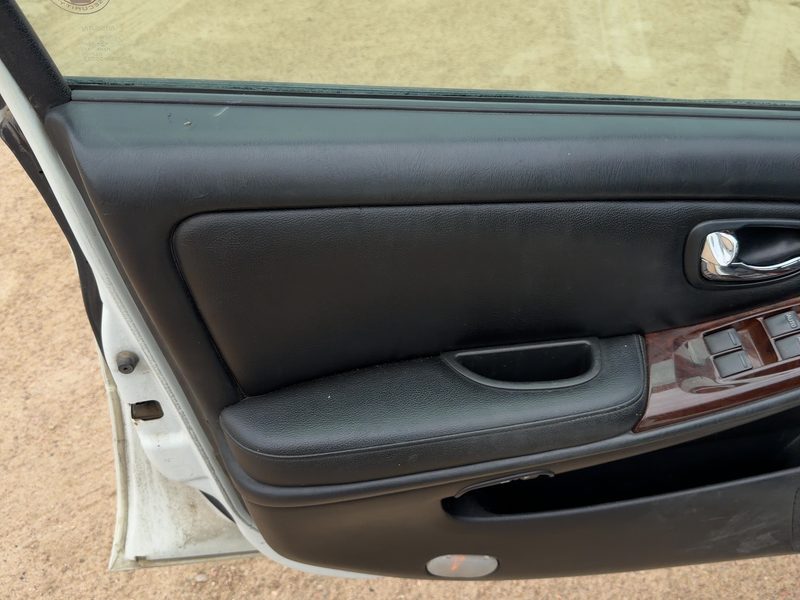 2000-2001 Infiniti I30 Front Door Trim Panel LH