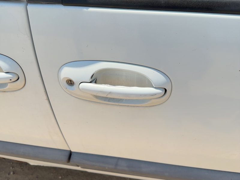 1999 Chrysler Town & Country Outside Door Handle RH