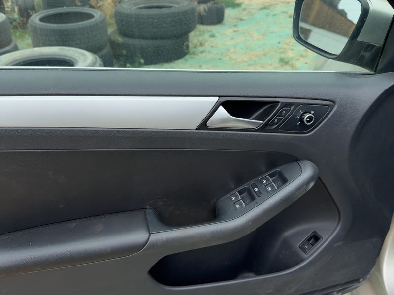 2013-2018 Jetta Except Gli Front Door Trim Panel LH