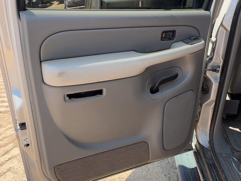 2005 Chevy/gmc Suburban 1500 Series Rear Door Trim Panel LH