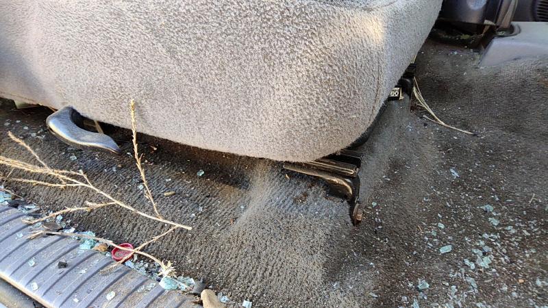2000 Dodge Dakota (mid-size) Seat Track